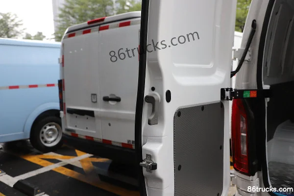FARIZON E6 5,45 m toit moyen fourgon électrique pur 50,38 kWh Caisse (2) | 86Trucks