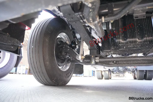 Dongfeng Liuqi Chenglong HK 580 hp 6X4(10 wheels) LNG Automatic Tractor Truck (Eaton 12-speed) (Hydraulic Retarder) Chassis (2) | 86Trucks