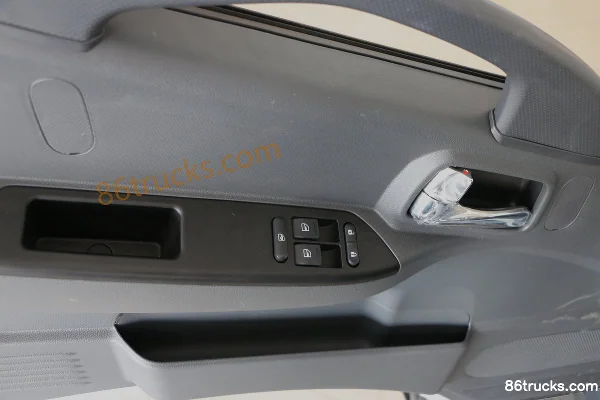 Dongfeng EV350 PRO 4.5T 4.19m cabine simple camion léger à grille électrique pur 98.04kWh 4X2(6 roues) Intérieur (3) | 86Trucks