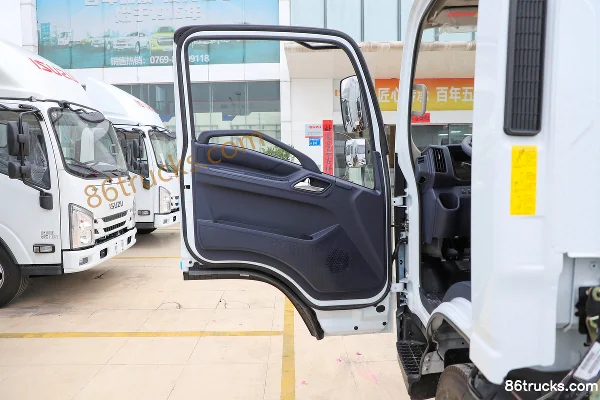 Jiangxi Isuzu Yifang EMT7 152 hp 4X2(6 wheels) 4.2m single-row van light truck Cab (1) | 86Trucks