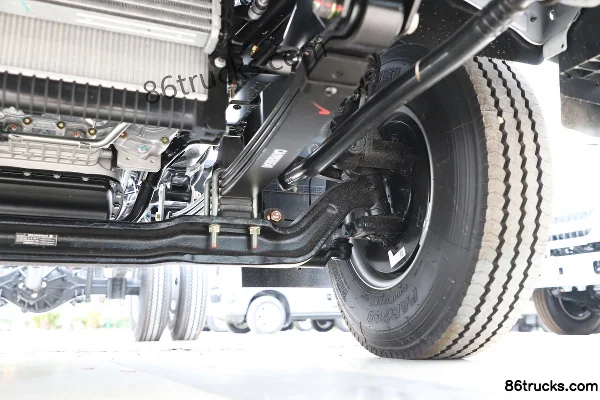 Jiangxi Isuzu Yifang EMT7 152 hp 4X2(6 wheels) 4.2m single-row van light truck Chassis (3) | 86Trucks