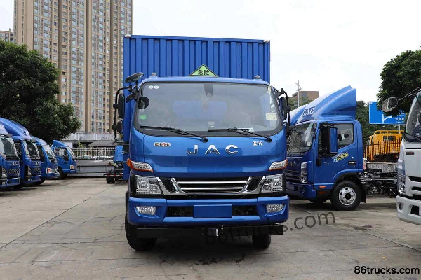 JAC V7 160hp 4X2(6 wheels) 5.2m Flammable Gas Box Van Exterior (2) | 86Trucks