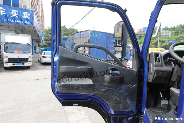 Foton Aoling Jieyun Youth Invincible Edition 146hp 4X2(6 wheels) 3.655m single-row stake truck Cab (2) | 86Trucks