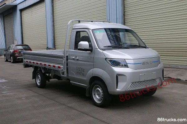 SRM Xinyuan T3LEV 2024 model 2.7T 3.05m single-row pure electric stake micro truck 42.3kWh 4X2(6 wheels) Exterior