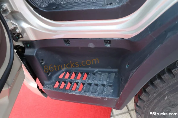 FAW Jiefang Lingtu 160 hp 4X2(6 wheels) 3.78m Row Half Stake Van Light Truck (WLY 6-Speed) Cab (3) | 86Trucks