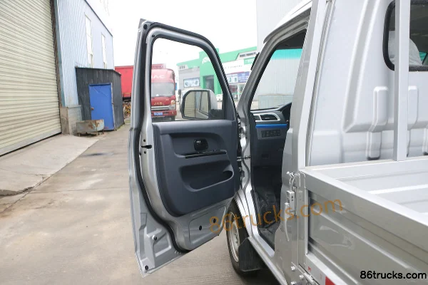 SRM Xinyuan T3LEV 2024 model 2.7T 3.05m single-row pure electric stake micro truck 42.3kWh 4X2(6 wheels) Interior (1) | 86Trucks