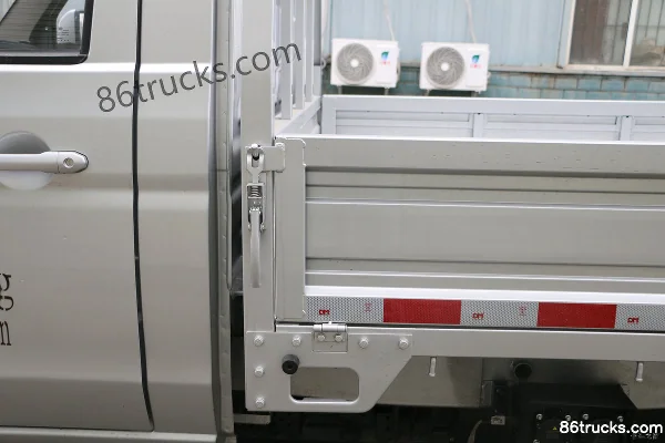 SRM Xinyuan T3LEV 2024 model 2.7T 3.05m single-row pure electric stake micro truck 42.3kWh 4X2(6 wheels) Body (3) | 86Trucks