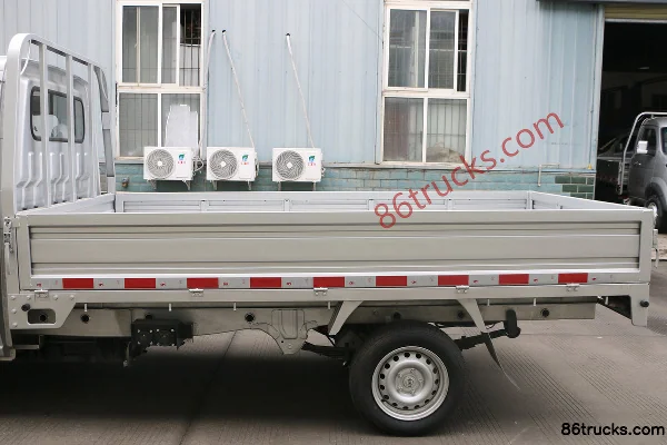 SRM Xinyuan T3LEV 2024 model 2.7T 3.05m single-row pure electric stake micro truck 42.3kWh 4X2(6 wheels) Body (2) | 86Trucks