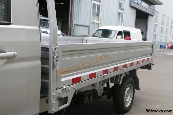 SRM Xinyuan T3LEV 2024 model 2.7T 3.05m single-row pure electric stake micro truck 42.3kWh 4X2(6 wheels) Body (1) | 86Trucks