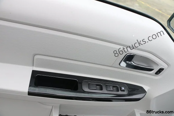 SRM Xinyuan E3L 2024 Custom Standard 3T 4.9m Electric Panel Van 41.86kWh Cab (3) | 86Trucks