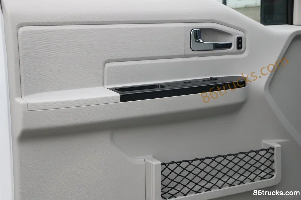 SRM Xinyuan E3L 2024 Custom Standard 3T 4.9m Electric Panel Van 41.86kWh Cab (2) | 86Trucks