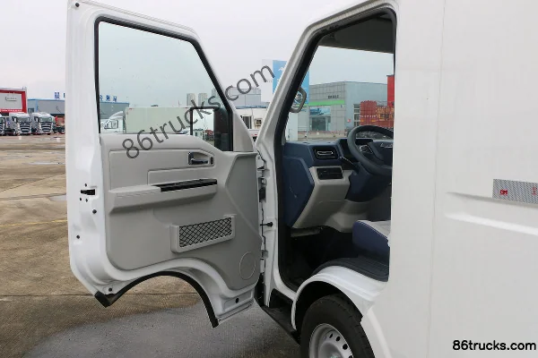 SRM Xinyuan E3L 2024 Custom Standard 3T 4.9m Electric Panel Van 41.86kWh Cab (1) | 86Trucks
