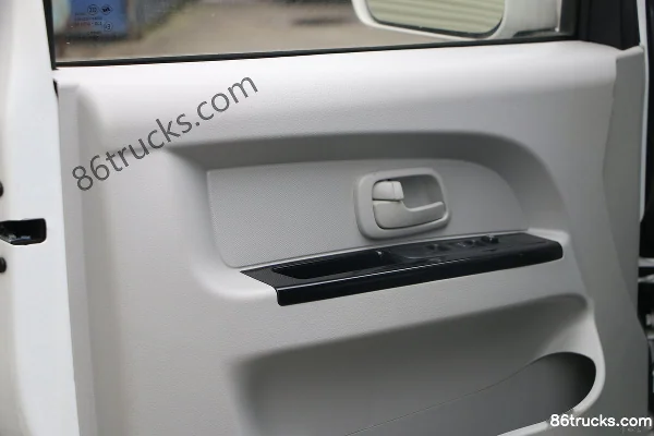 SRM Xinyuan Haoyun 4.5m Pure Electric Enclosed Truck (HuiChuan Motor) 38.64kWh Cab (2) | 86Trucks