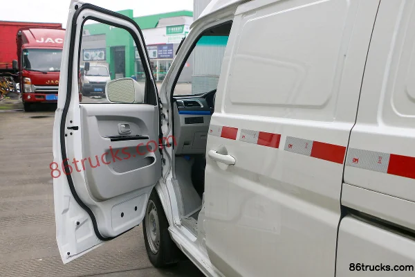 SRM Xinyuan Haoyun 4.5m Pure Electric Enclosed Truck (HuiChuan Motor) 38.64kWh Cab (1) | 86Trucks