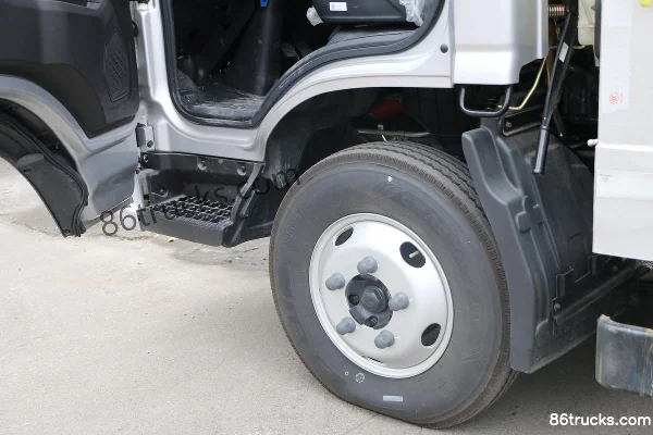 Foton Zhilan HL 4.5T 4.17m Single Row Plug-in Hybrid Cargo Truck 14.016kWh 4X2(6 wheels) Interior (2) | 86Trucks