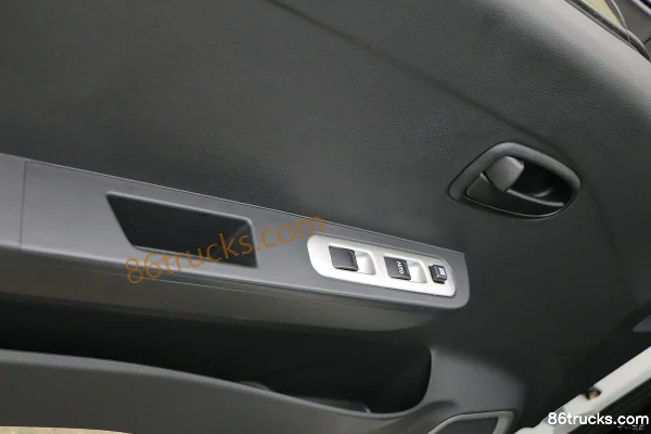 Changan Kuayue D5 PLUS Deluxe 2.0L 122hp 4X2(6 wheels) CNG 3.7m Single Row Flatbed Light Truck (China VI) Cab (3) | 86Trucks