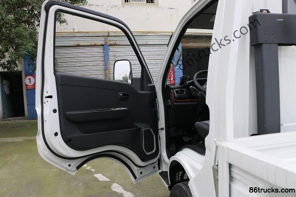 Changan Kuayue D5 PLUS Deluxe 2.0L 122hp 4X2(6 wheels) CNG 3.7m Single Row Flatbed Light Truck (China VI) Cab (1) | 86Trucks