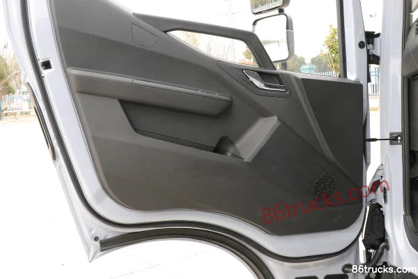 BYD T5DM Tech Edition 4.03m single-row plug-in hybrid box truck 55.39kWh 4X2(6 wheels) Interior (2) | 86Trucks