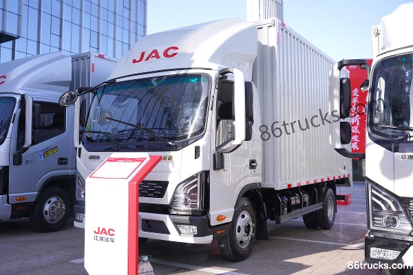 JAC Lingpao L6 2.5L Diesel 137 hp 4X2(6 wheels) WLY 6-speed Air Brake 4.15m Single Row Van Light Truck Exterior (3) | 86Trucks