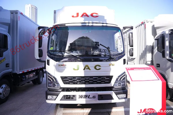 JAC Lingpao L6 2.5L Diesel 137 hp 4X2(6 wheels) WLY 6-speed Air Brake 4.15m Single Row Van Light Truck Exterior (2) | 86Trucks