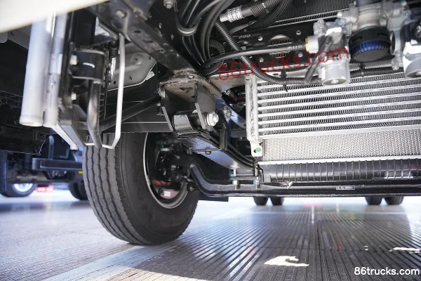 JAC Lingpao L6 2.5L Diesel 137 hp 4X2(6 wheels) WLY 6-speed Air Brake 4.15m Single Row Van Light Truck Chassis (2) | 86Trucks