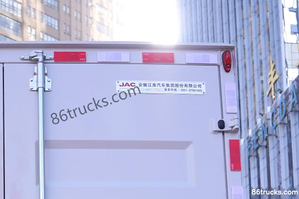 JAC Lingpao L6 2.5L Diesel 137 hp 4X2(6 wheels) WLY 6-speed Air Brake 4.15m Single Row Van Light Truck Body (3) | 86Trucks