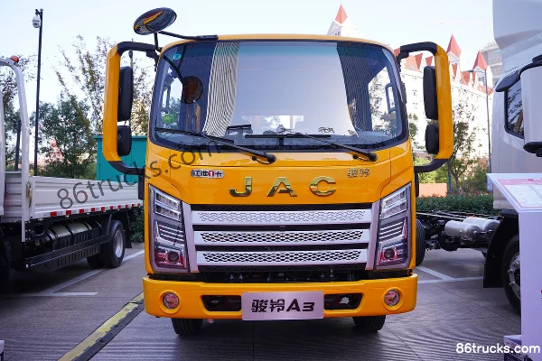 JAC A3 2.5L Diesel 160 hp 4X2(6 wheels) Xingrui 5-speed 4.18m Single Row Stake Truck Exterior (2) | 86Trucks