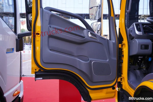 JAC A3 2.5L Diesel 160 hp 4X2(6 wheels) Xingrui 5-speed 4.18m Single Row Stake Truck Cab (3) | 86Trucks