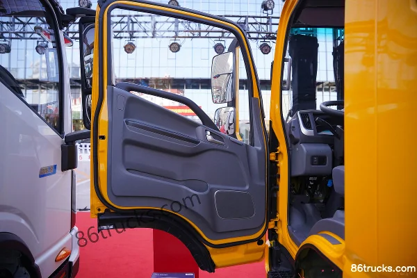 JAC A3 2.5L Diesel 160 hp 4X2(6 wheels) Xingrui 5-speed 4.18m Single Row Stake Truck Cab (1) | 86Trucks