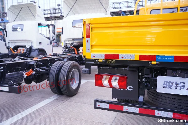 JAC A3 2.5L Diesel 160 hp 4X2(6 wheels) Xingrui 5-speed 4.18m Single Row Stake Truck Body (3) | 86Trucks