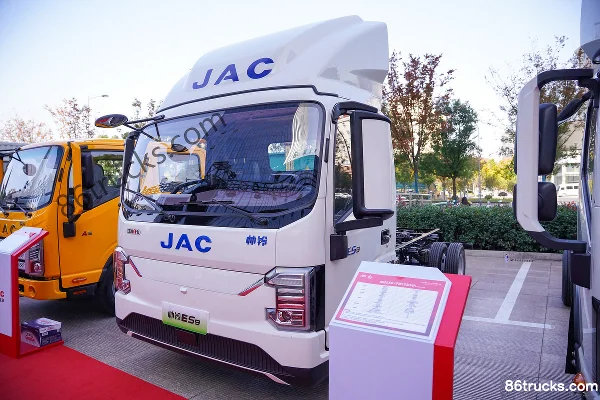 JAC Shuailing ES9 4.5T 4.15m single-row pure electric box light truck 120.27kWh 4X2(6 roues) Extérieur (3) | 86Trucks