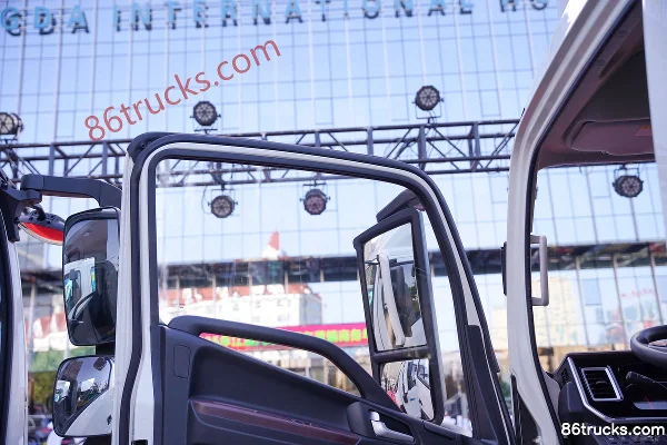 JAC Shuailing ES9 4.5T 4.15m single-row pure electric box light truck 120.27kWh 4X2(6 roues) Intérieur (2) | 86Trucks