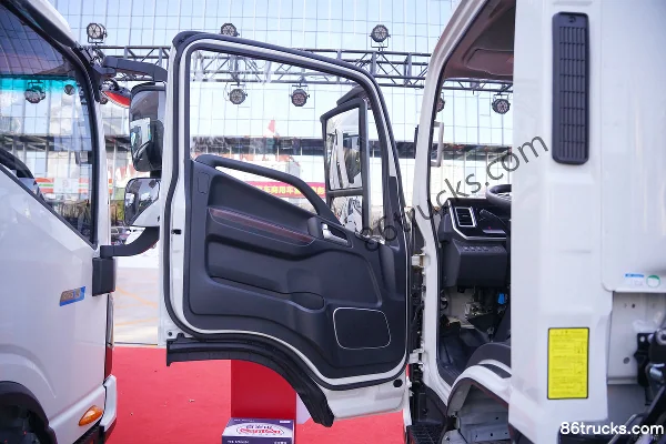 JAC Shuailing ES9 4.5T 4.15m single-row pure electric box light truck 120.27kWh 4X2(6 roues) Intérieur (1) | 86Trucks