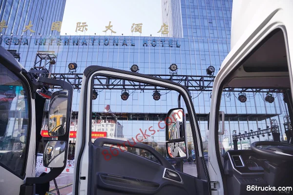 JAC Weiling M6 120ch 4X2(6 roues) CNG 4.18m single-row flatbed light truck Cabine (2) | 86Trucks