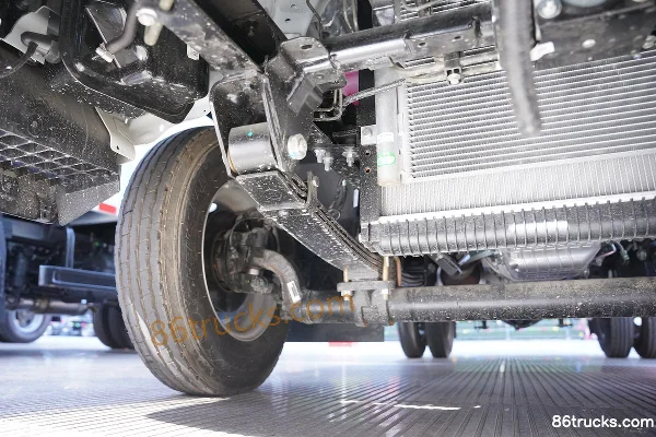 JAC Lingpao L3 122 ch 4X2(6 roues) camion léger fourgon à cabine simple 3,8 m Châssis (2) | 86Trucks