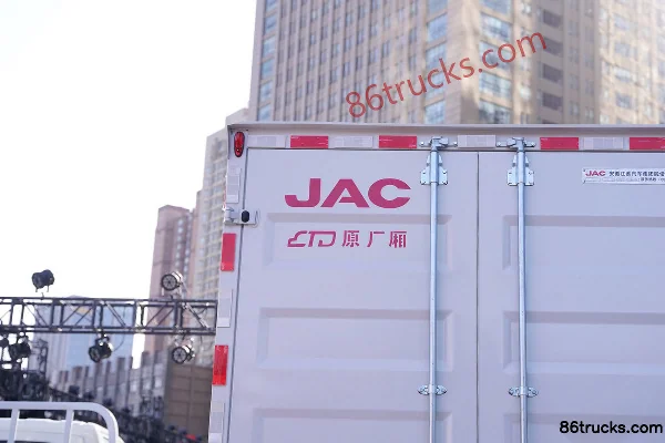 JAC Lingpao L3 122 ch 4X2(6 roues) camion léger fourgon à cabine simple 3,8 m Carrosserie (2) | 86Trucks