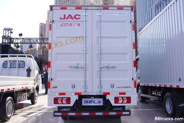 JAC Lingpao L3 122 ch 4X2(6 roues) camion léger fourgon à cabine simple 3,8 m Carrosserie (1) | 86Trucks