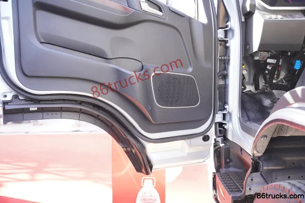 JAC A9 2.7L LNG 190hp 4X2(6 wheels) Fast Gear 8-speed 4.18m Single-row Flatbed Light Truck Cab (3) | 86Trucks