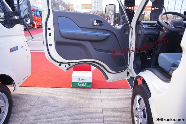 JAC Kaida U7 3.5T 3.65m single-row electric flatbed micro truck 53.58kWh 4X2(6 wheels) Interior (2) | 86Trucks
