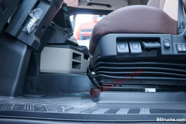 JAC Xingyao X5 18T 4X2(6 roues) 9.8m camion porteur fourgon 100% électrique 400.64kWh Intérieur (2) | 86Trucks
