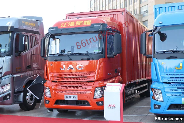 JAC Xingyao X5 heavy truck 350 hp 4X2(6 wheels) 9.6m van cargo truck Exterior (3) | 86Trucks