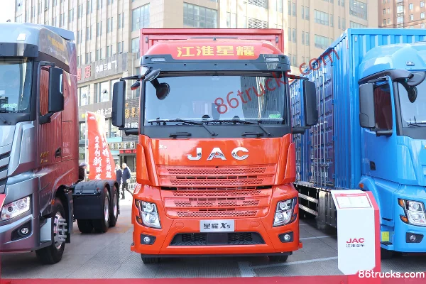JAC Xingyao X5 heavy truck 350 hp 4X2(6 wheels) 9.6m van cargo truck Exterior (2) | 86Trucks