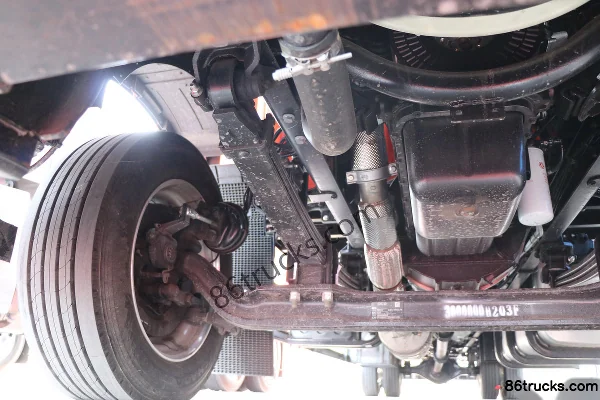 JAC Xingyao X5 heavy truck 350 hp 4X2(6 wheels) 9.6m van cargo truck Chassis (2) | 86Trucks