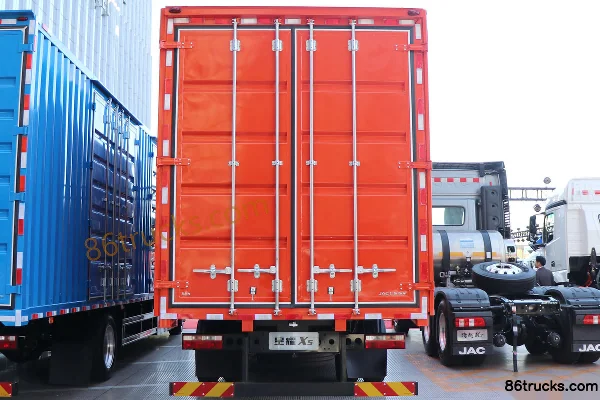 JAC Xingyao X5 heavy truck 350 hp 4X2(6 wheels) 9.6m van cargo truck Body (2) | 86Trucks