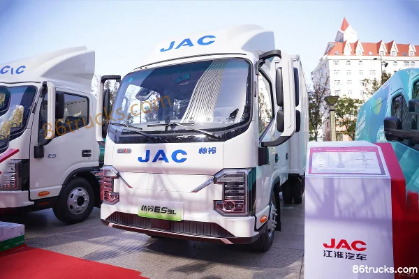 JAC Shuailing ES3L 4.5T 3.2m Double Row Pure Electric Van Light Truck 63.75kWh 4X2(6 wheels) Exterior (3) | 86Trucks