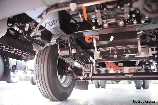 JAC Shuailing ES3L 4.5T 3.2m Double Row Pure Electric Van Light Truck 63.75kWh 4X2(6 wheels) Chassis (2) | 86Trucks