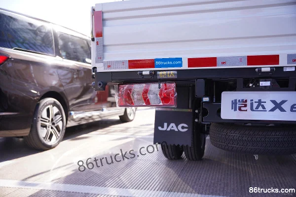 JAC Kaida X6 2.0L 127 hp 4X2(6 wheels) CNG 3.8m Single Row Flatbed Mini Truck Body (3) | 86Trucks