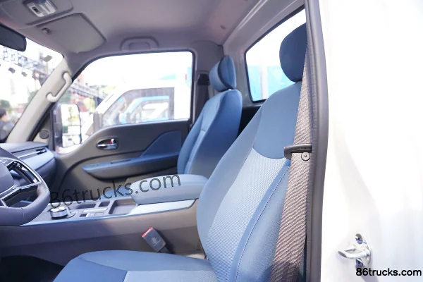 JAC Kaida U7 4.1T 4.01m Single Row Pure Electric Flatbed Micro Truck 63.75kWh 4X2(6 wheels) Interior (3) | 86Trucks