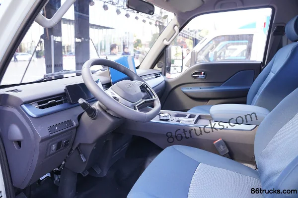 JAC Kaida U7 4.1T 4.01m Single Row Pure Electric Flatbed Micro Truck 63.75kWh 4X2(6 wheels) Interior (2) | 86Trucks