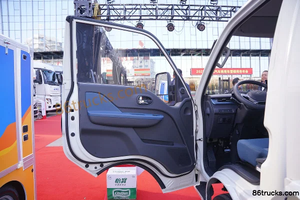 JAC Kaida U7 4.1T 4.01m Single Row Pure Electric Flatbed Micro Truck 63.75kWh 4X2(6 wheels) Interior (1) | 86Trucks